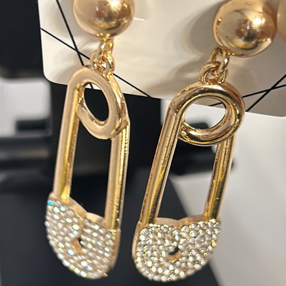 Aldo Gold Tone Safety Pin Design Rhinestones Earrings ~2.5" Macellaria. New - Picture 6 of 6